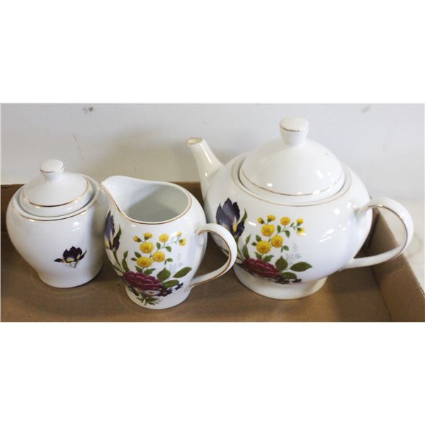 TEA POT WITH SUGAR AND CREAMER SET