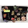 Image 1 : FLAT OF VINTAGE GLAMOROUS  16 BROOCHES