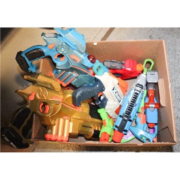 LARGE LOT OF NERF GUN FOAM DART HOLDERS+GUNS