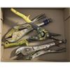 Image 1 : FLAT OF ASSORTED VINTAGE STRAIGHT CUTTING TIN