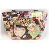 Image 1 : GRAPHIC PRINT 14" HAND BAG