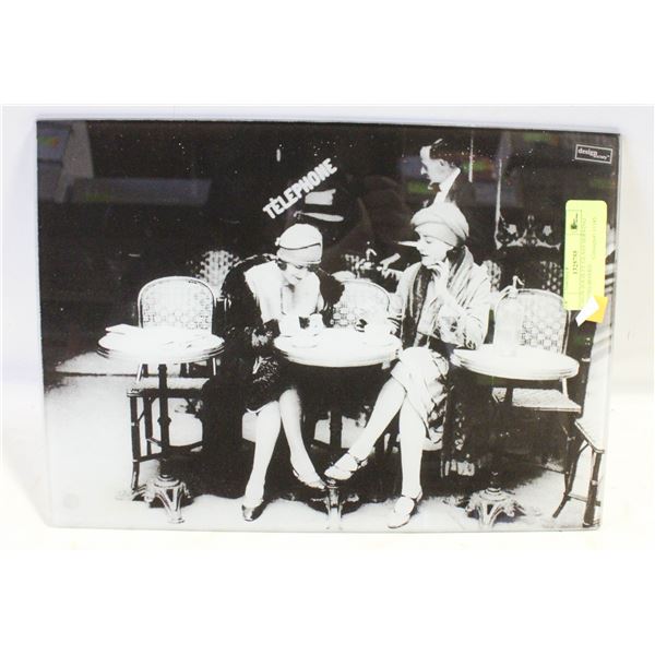 DESIGN SOCIETY GLASS SERVING CUTTING BOARD