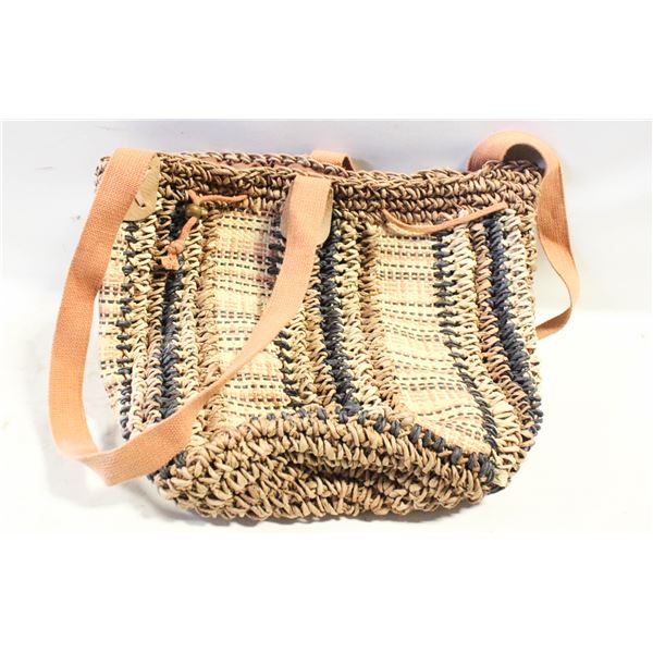 ESTATE BEACH BAG WICKER STYLE WEAVED