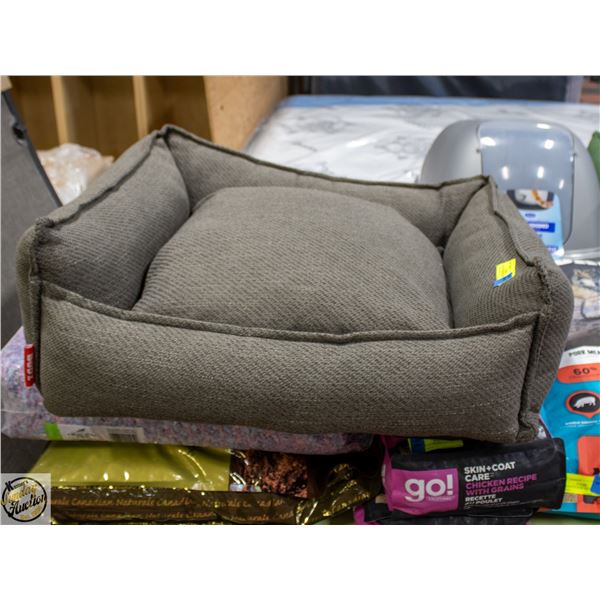 BAILIFF SEIZED BUDZ BRAND CAT/DOG BED