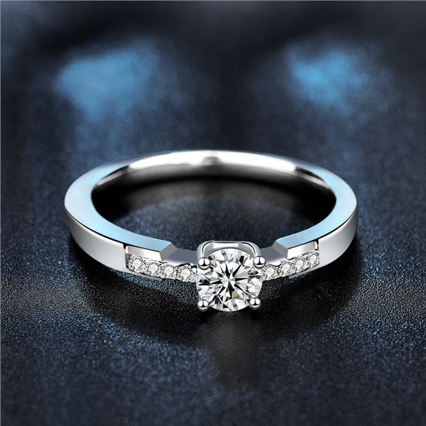 GRA CERTIFIED ROUND BRILLIANT MOISSANITE 925S