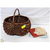 Image 1 : BASKET OF OLD LINEN