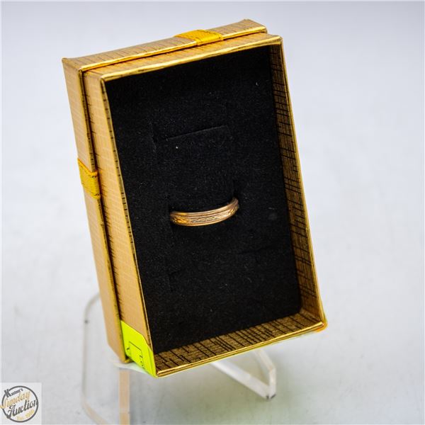 VINTAGE 10K GOLD BAND RING WITH DESIGN 2.75 GRAM