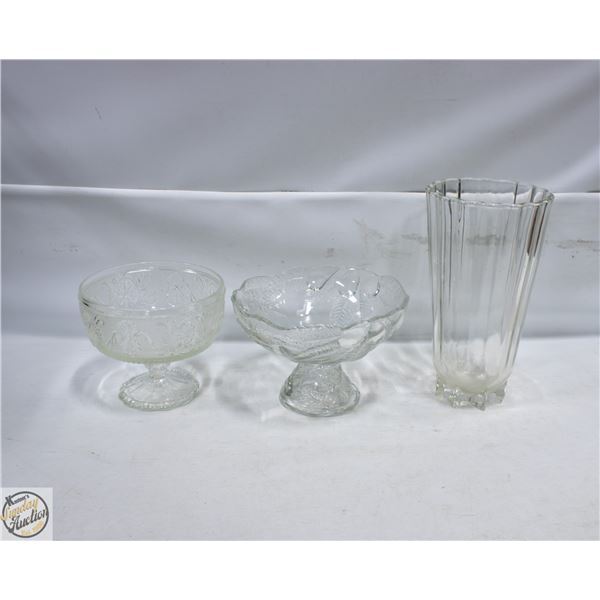 VINTAGE "ICEBURG" PATTERN CLEAR PRESSED GLASS VASE