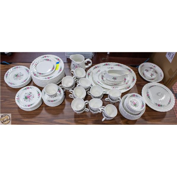 VINTAGE WOOD & SONS “BRIAR ROSE” SERVING SET WITH
