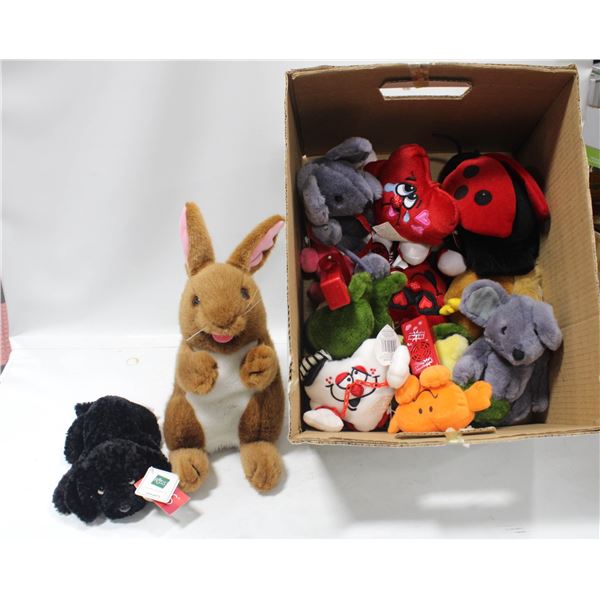 LOT OF VARIOUS STUFFED ANIMALS AND VALENTINES