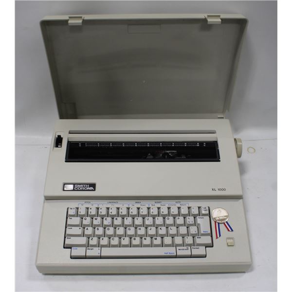 VINTAGE SMITH CORONA TYPE WRITER