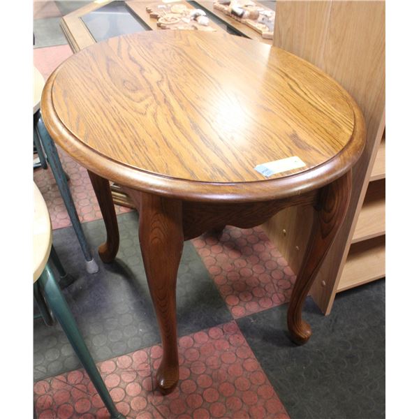 SOLID OAK END TABLE