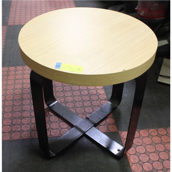 SMALL ROUND STOOL/PLANT TABLE