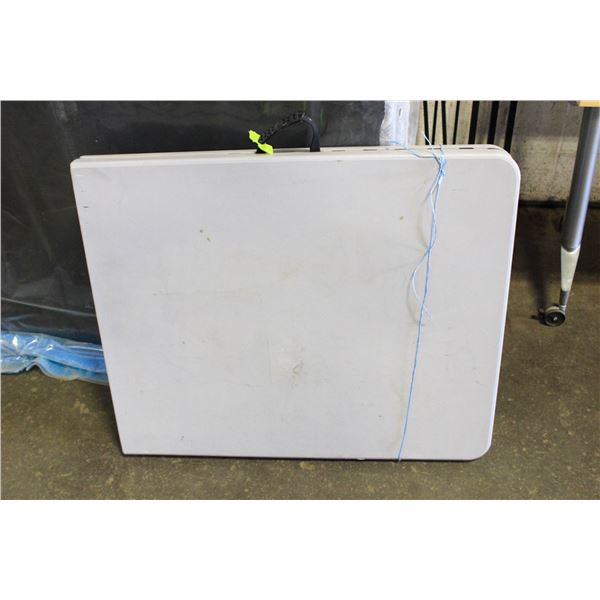 72' FOLDING PLASTIC TABLE