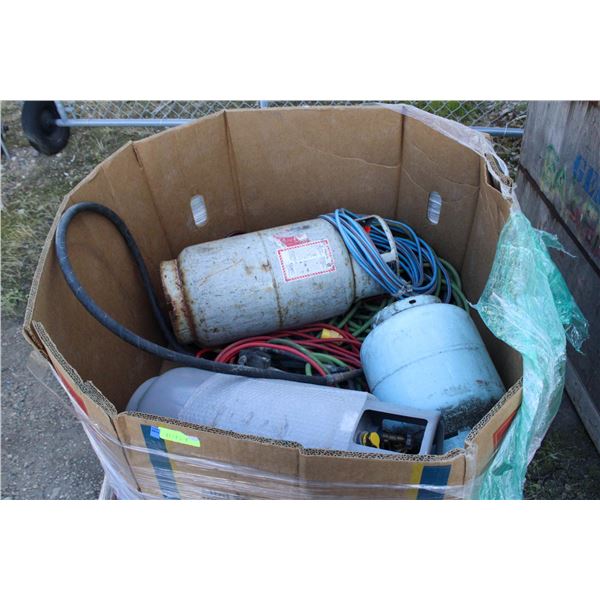 PALLET WITH EXTENSION CORDS/CEMENT AGITATOR