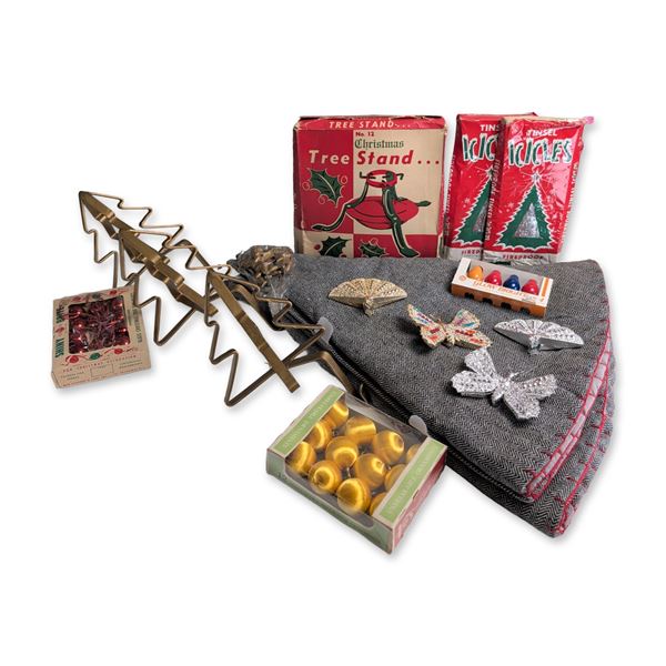 15pc Collection of Mid-Century Vintage Christmas Decorations and Accessories