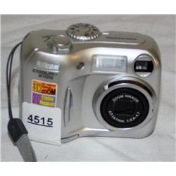 Nikon Cool Pix 2100 2.0 Mega Pixels Digital Camera