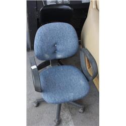 Lot of 2 Chairs