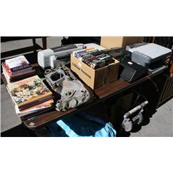 Table Lot of Miscellaneous