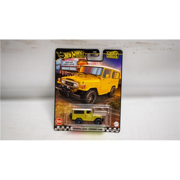 HOTWHEELS BOULEVARD TOYOTA LAND CRUISER FJ83