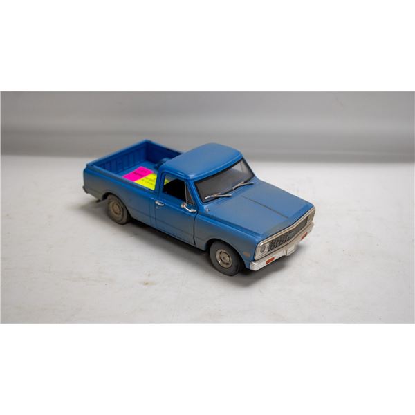 GREENLITE 1971 C10 TEXAS CHAINSAW 1:24 SCALE