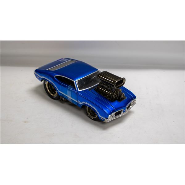 MUSCLE MACHINES 1969 BLUE 442 1:24 SCALE