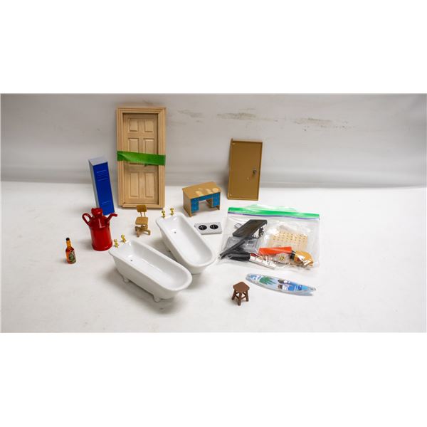1/10 DOLL HOUSE FURNITURE BATH TUBS/DOORS/PEG