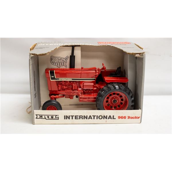 ERTL INTERNATIONAL 966 TRACTOR SPECIAL EDITION RED