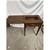 Image 2 : Sewing Table