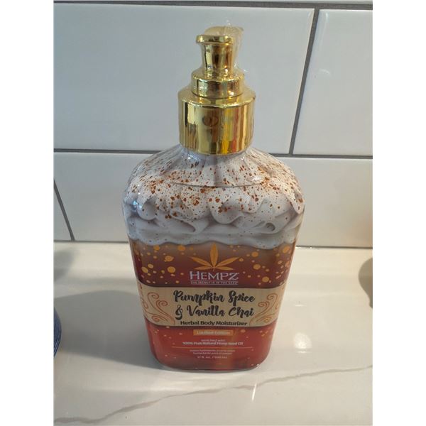 HEMPZ pumpkin spice and vanilla chai, herbal body moisture Limited edition 500 ML