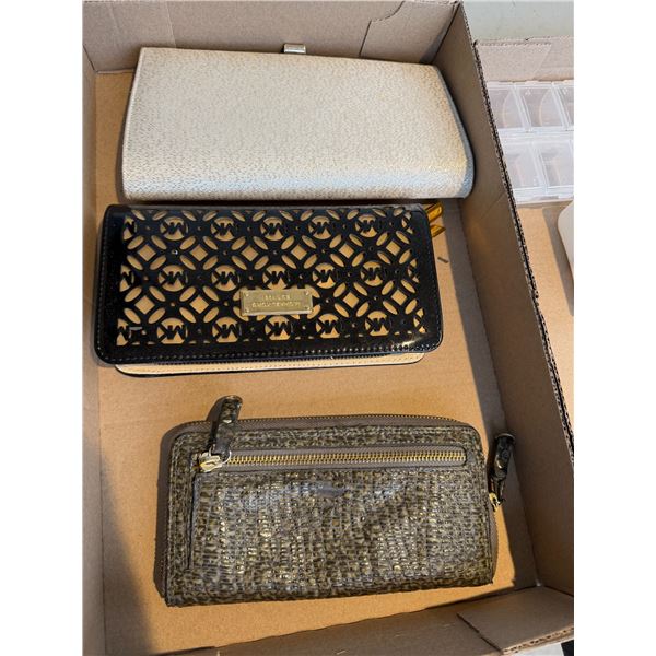 Purses and wallets