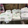 Image 1 : Assorted linens