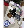 Image 1 : Assorted kitchen items