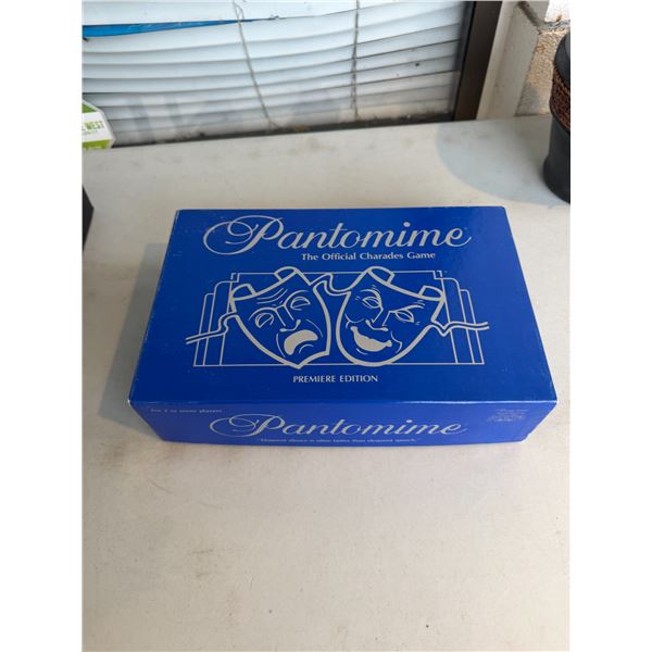 Phantomime charades game
