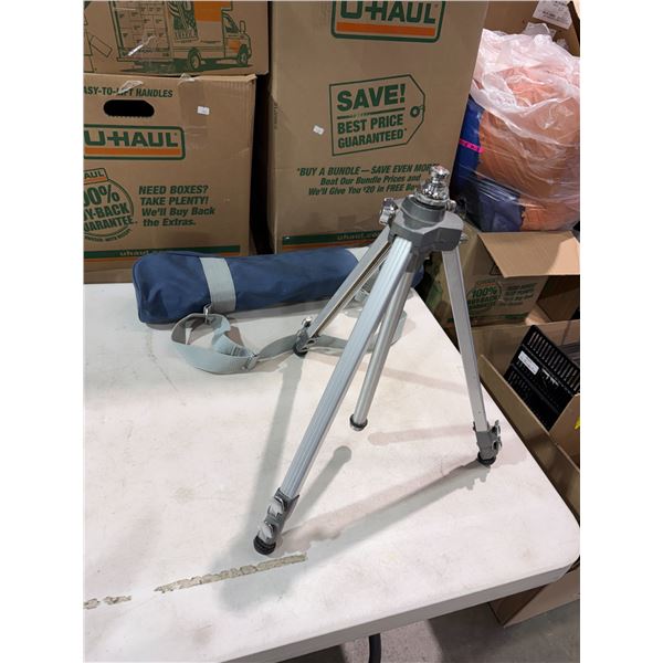 Tripod with bag