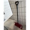 Image 1 : Shovel