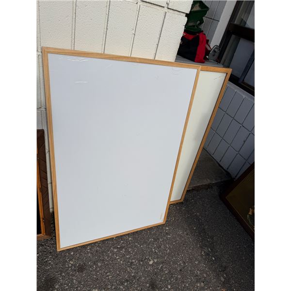 2 whiteboards