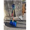 Image 1 : Shovels