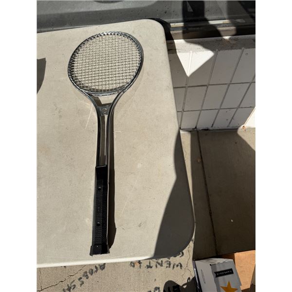 Sports racket