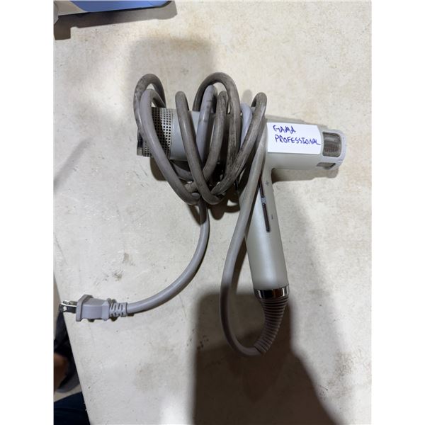 GAMA hairdryer