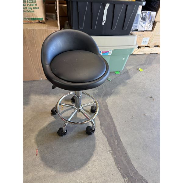 Rolling adjustable Stool