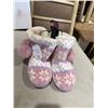 Image 1 : New slippers size 7/8