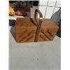 Image 2 : Sewing basket