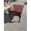 Image 1 : End table 22" x 26" x 23" tall