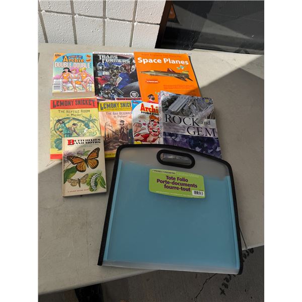 Tote, folio, and books