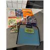 Image 1 : Tote, folio, and books