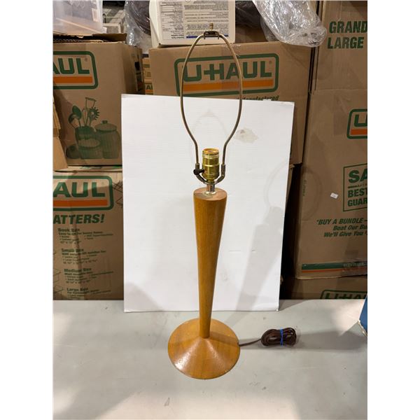 MCM lamp base