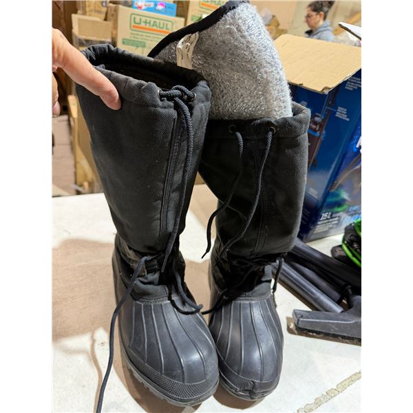 Wind River boots size 9