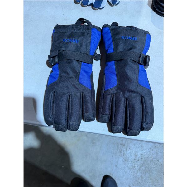KOMBI size large gloves