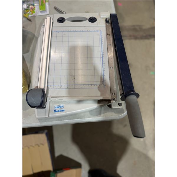 Duo trim cutting board